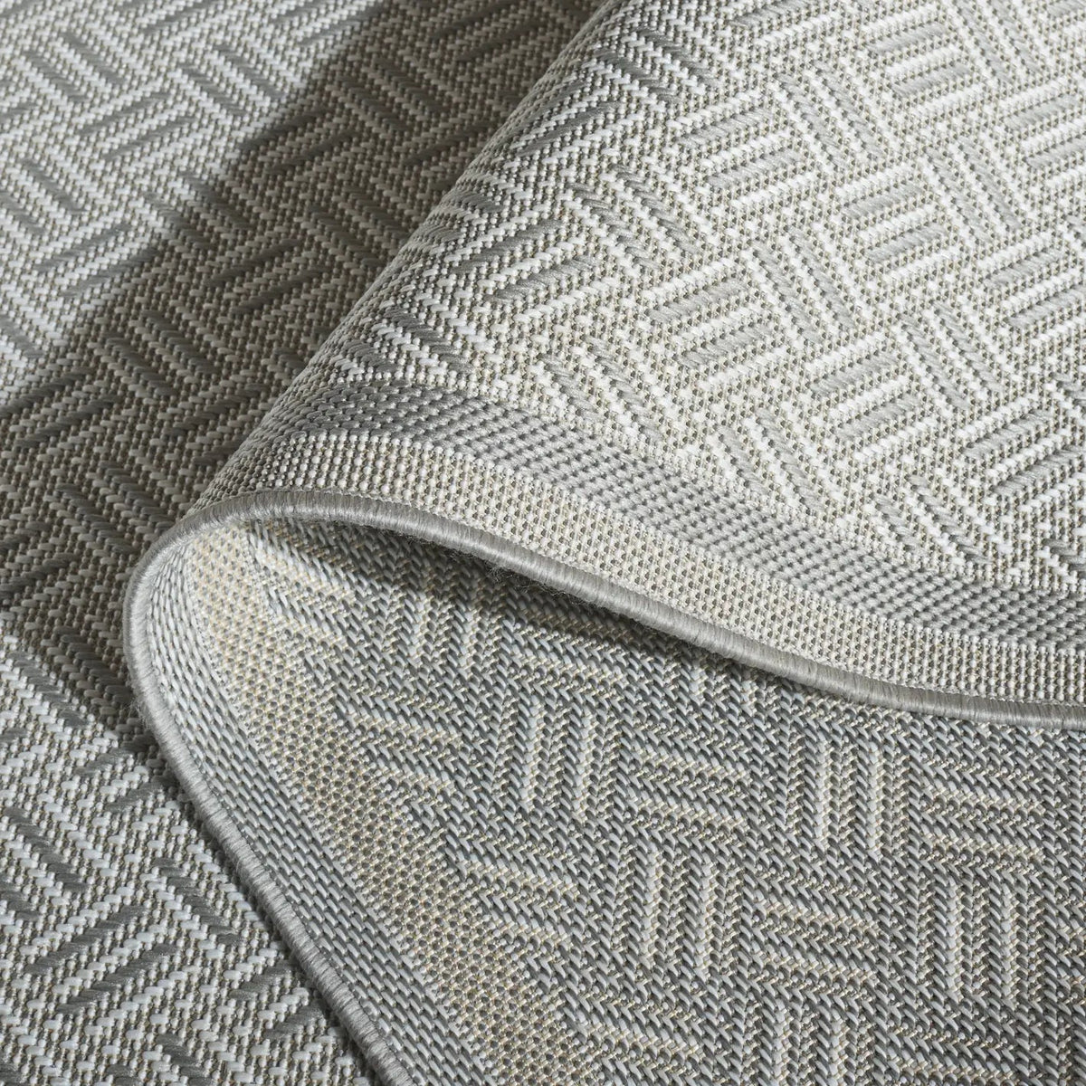 Safavieh Terrace 800 4'-0" x 6'-0" Rug in Grey / Ivory