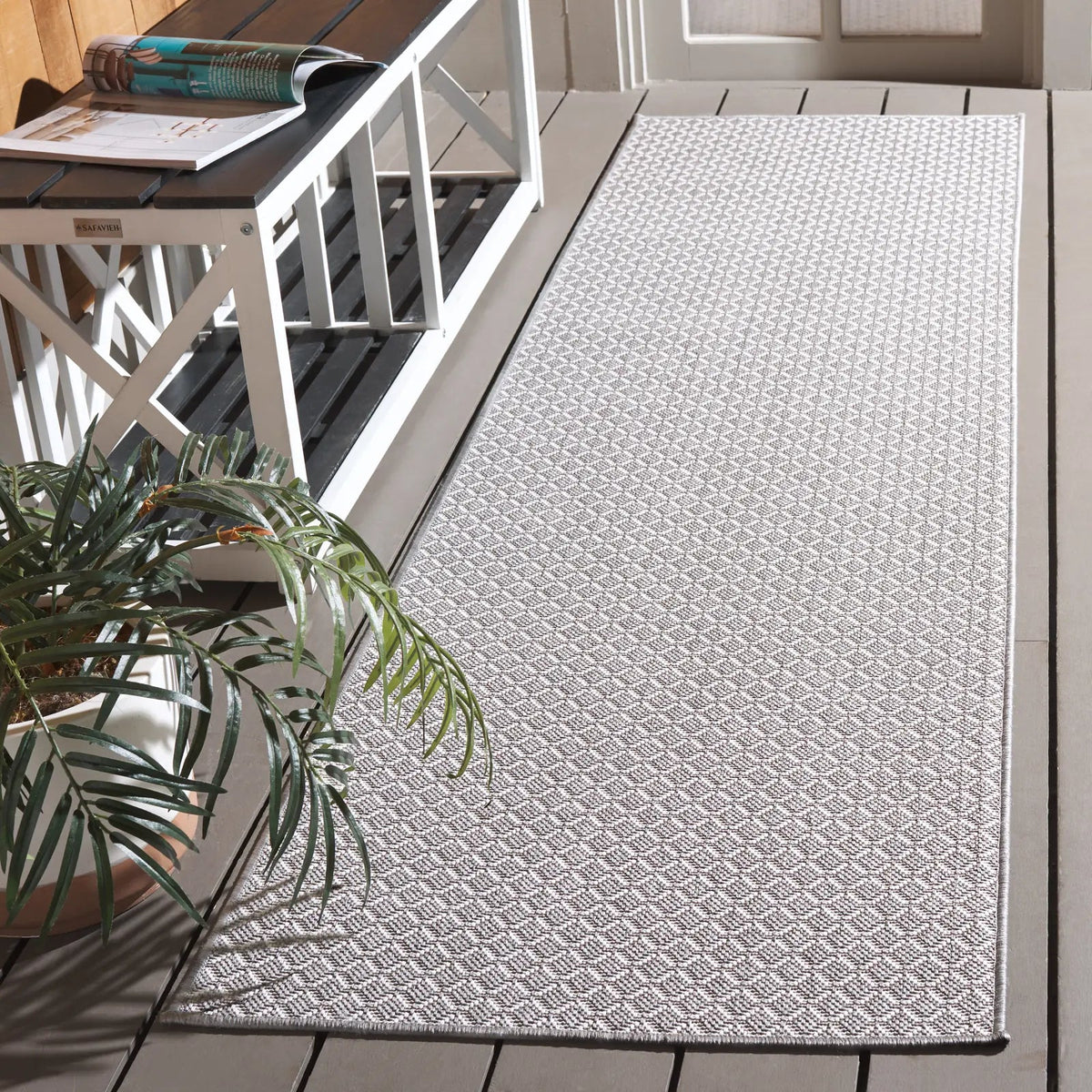 Safavieh Terrace 800 2'-3" x 8'-0" Rug in Grey / Ivory