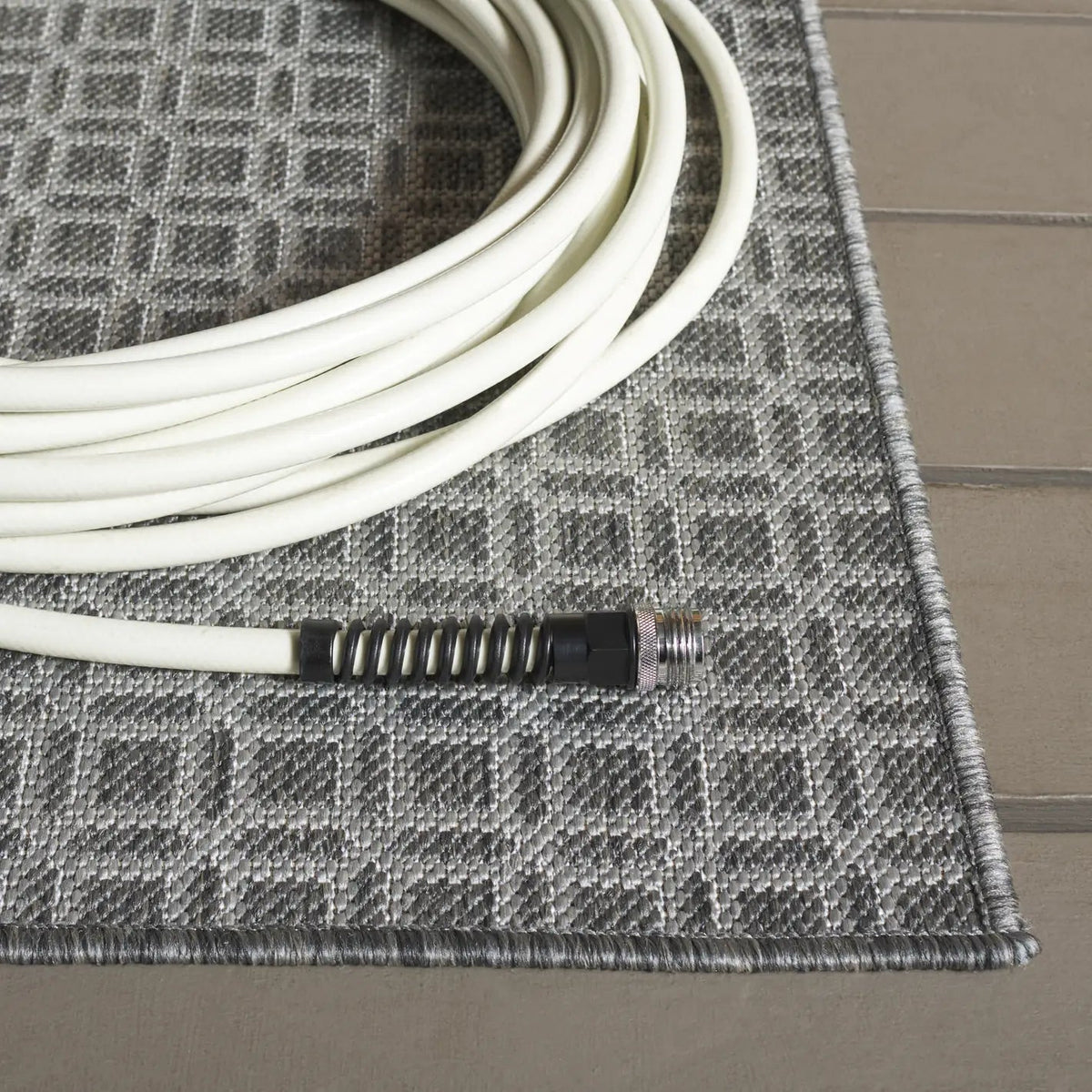 Safavieh Terrace 800 4'-0" x 6'-0" Rug in Grey / Dark Grey