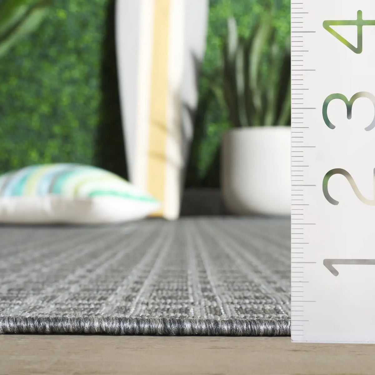 Safavieh Terrace 800 4'-0" x 6'-0" Rug in Grey / Dark Grey