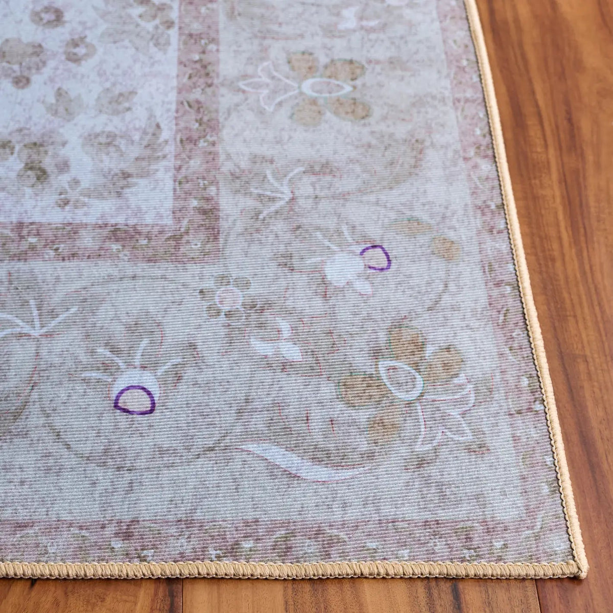 Safavieh Tucson 4'-0" x 6'-0" Rug in Beige / Light Brown
