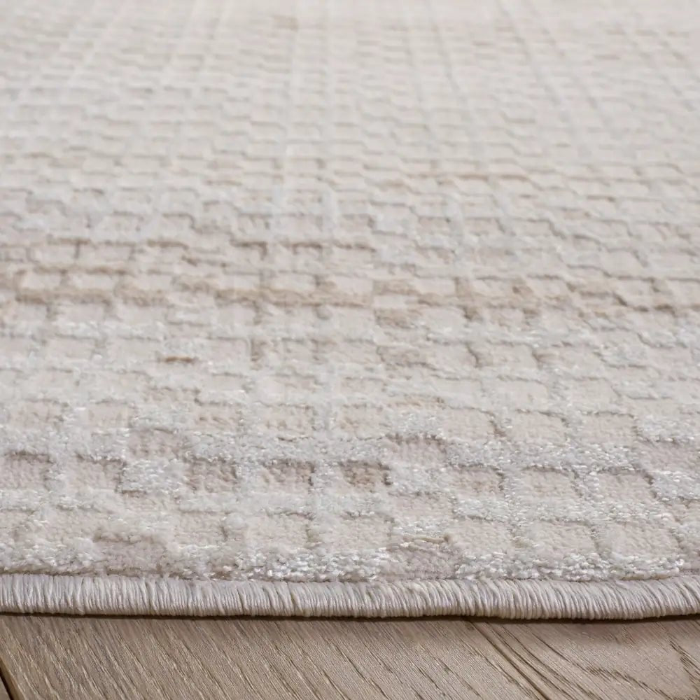Safavieh Whisper 6'-7" x 6'-7" Rug in Ivory / White