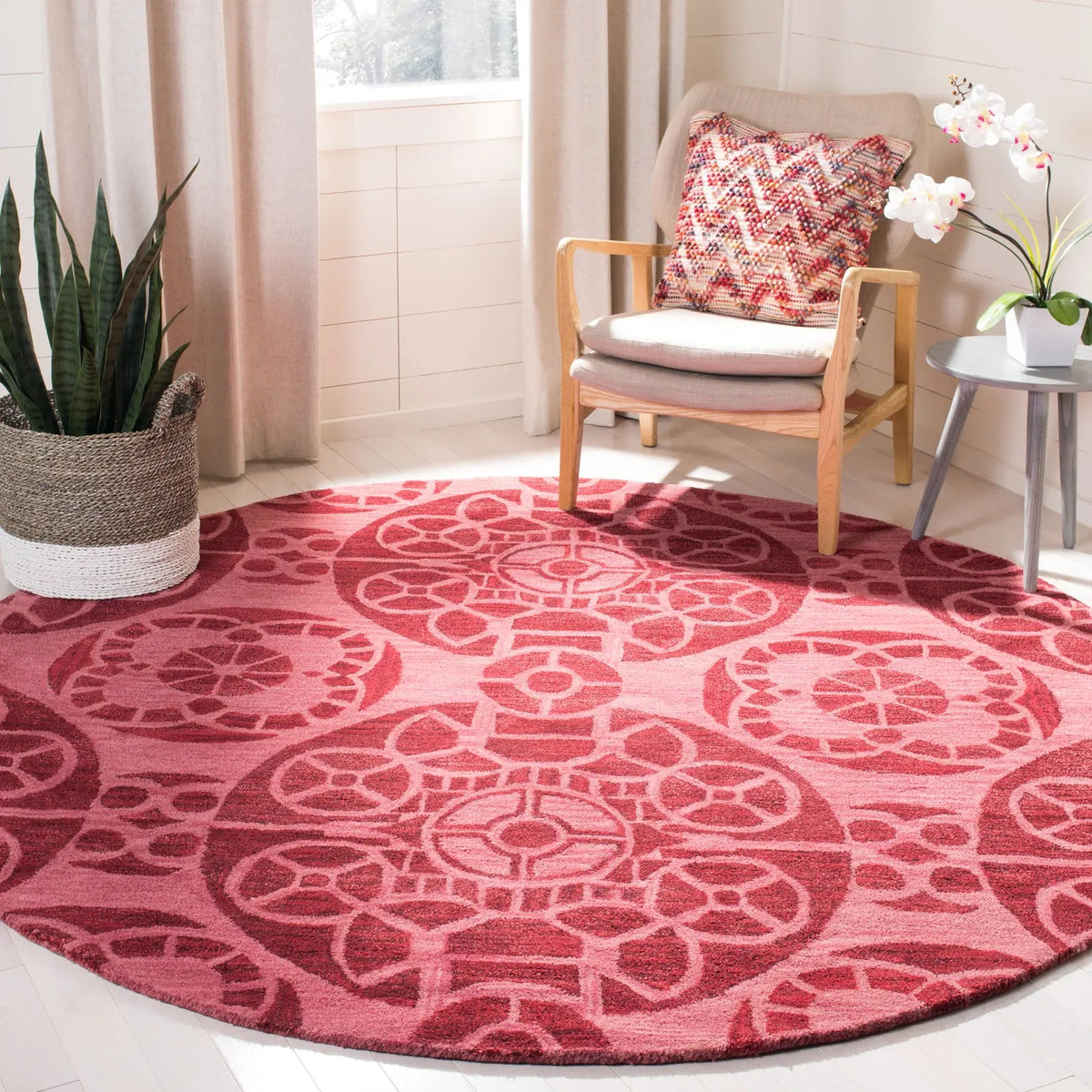 Safavieh Wyndham 7'-0" x 7'-0" Rug in Red
