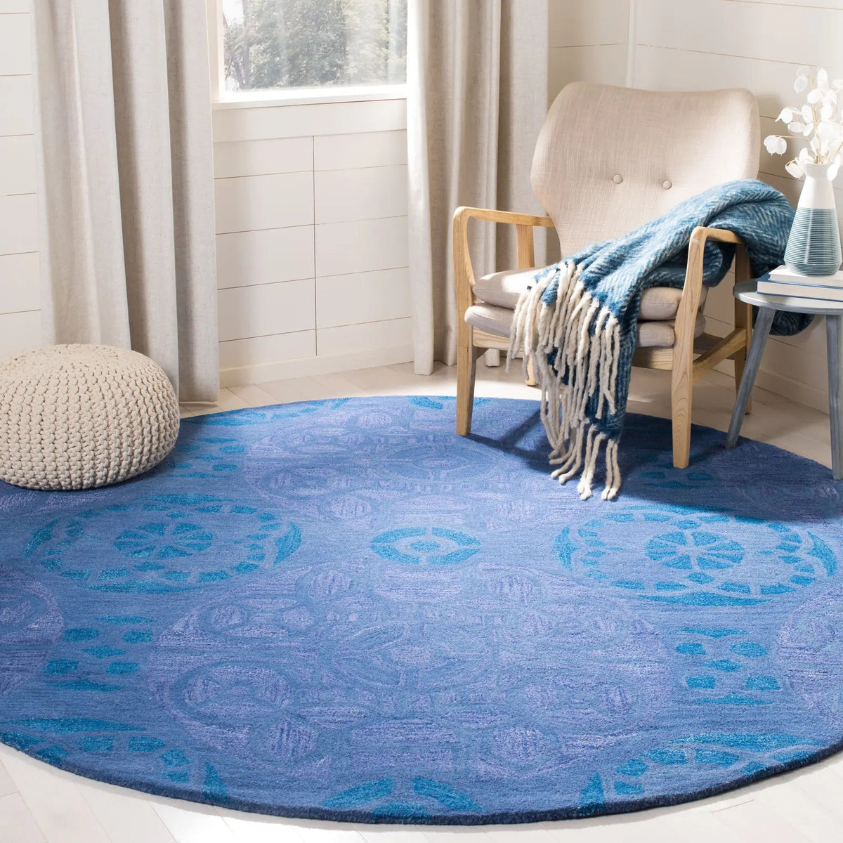 Safavieh Wyndham 7'-0" x 7'-0" Rug in Blue