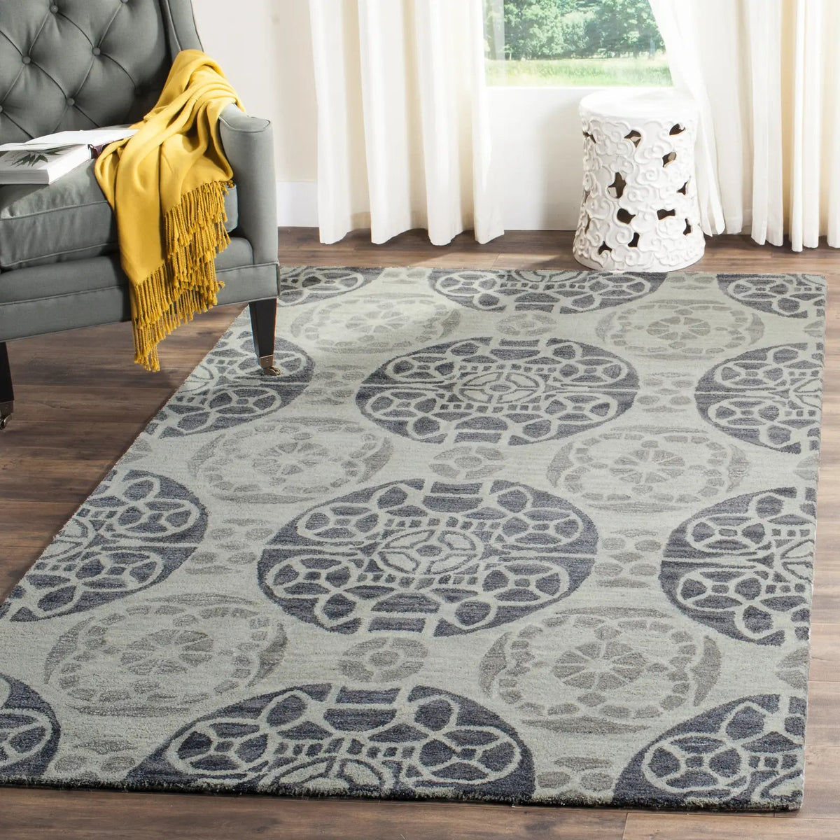 Safavieh Wyndham 5'-0" x 8'-0" Rug in Silver / Blue
