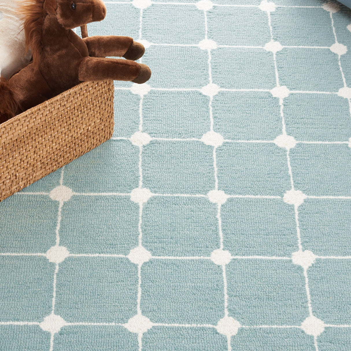 Safavieh Safavieh Kids Sfk927K Turquoise/Ivory Rug.