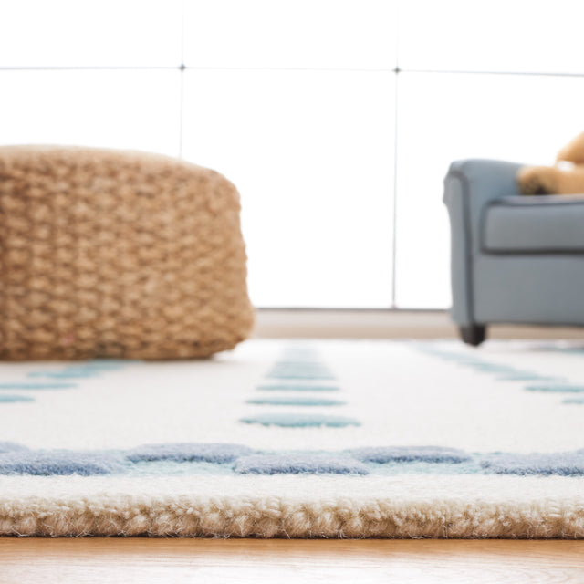 Safavieh Safavieh Kids Sfk930M Ivory/Blue Rug.