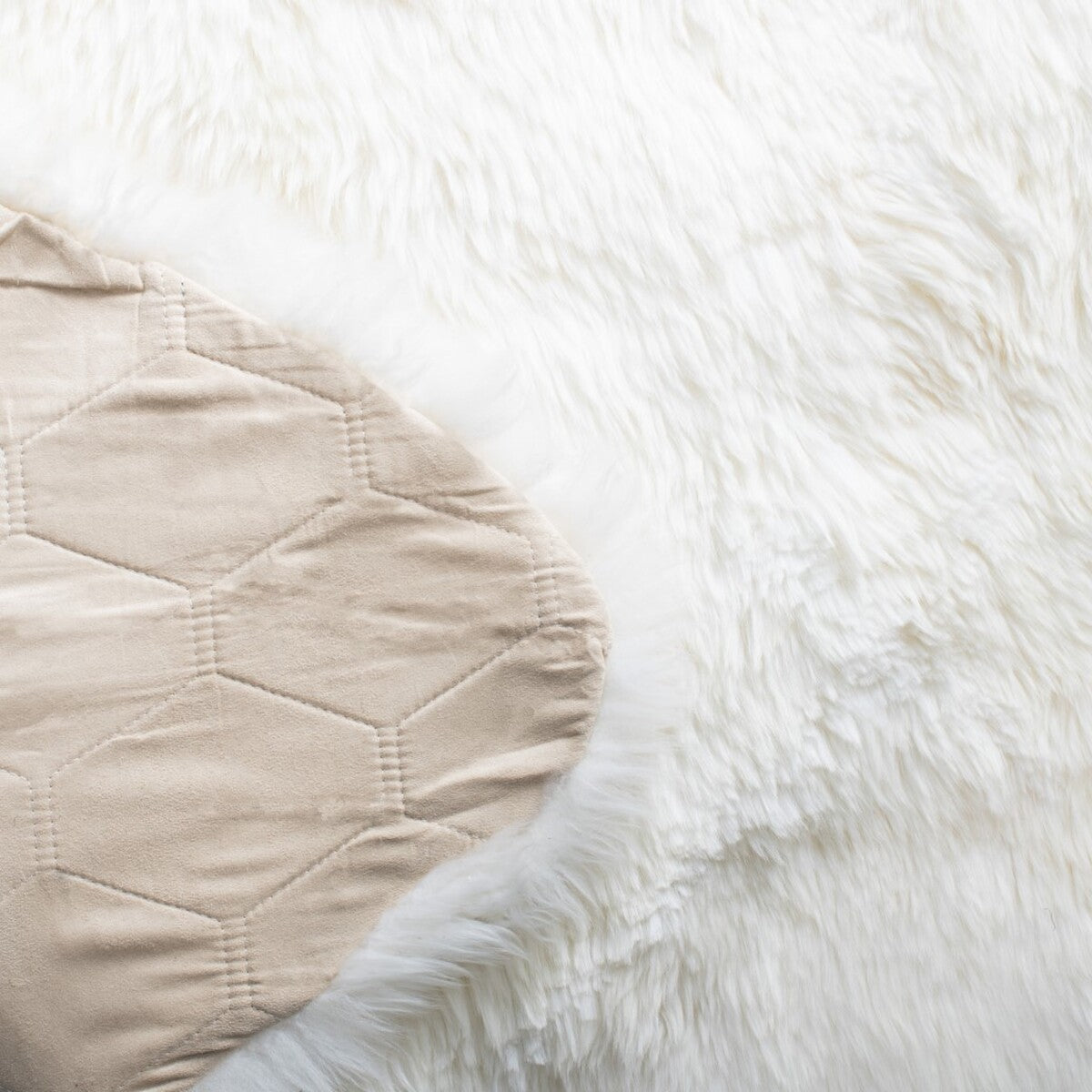 Safavieh Sheep Skin Shs211A White Rugs
