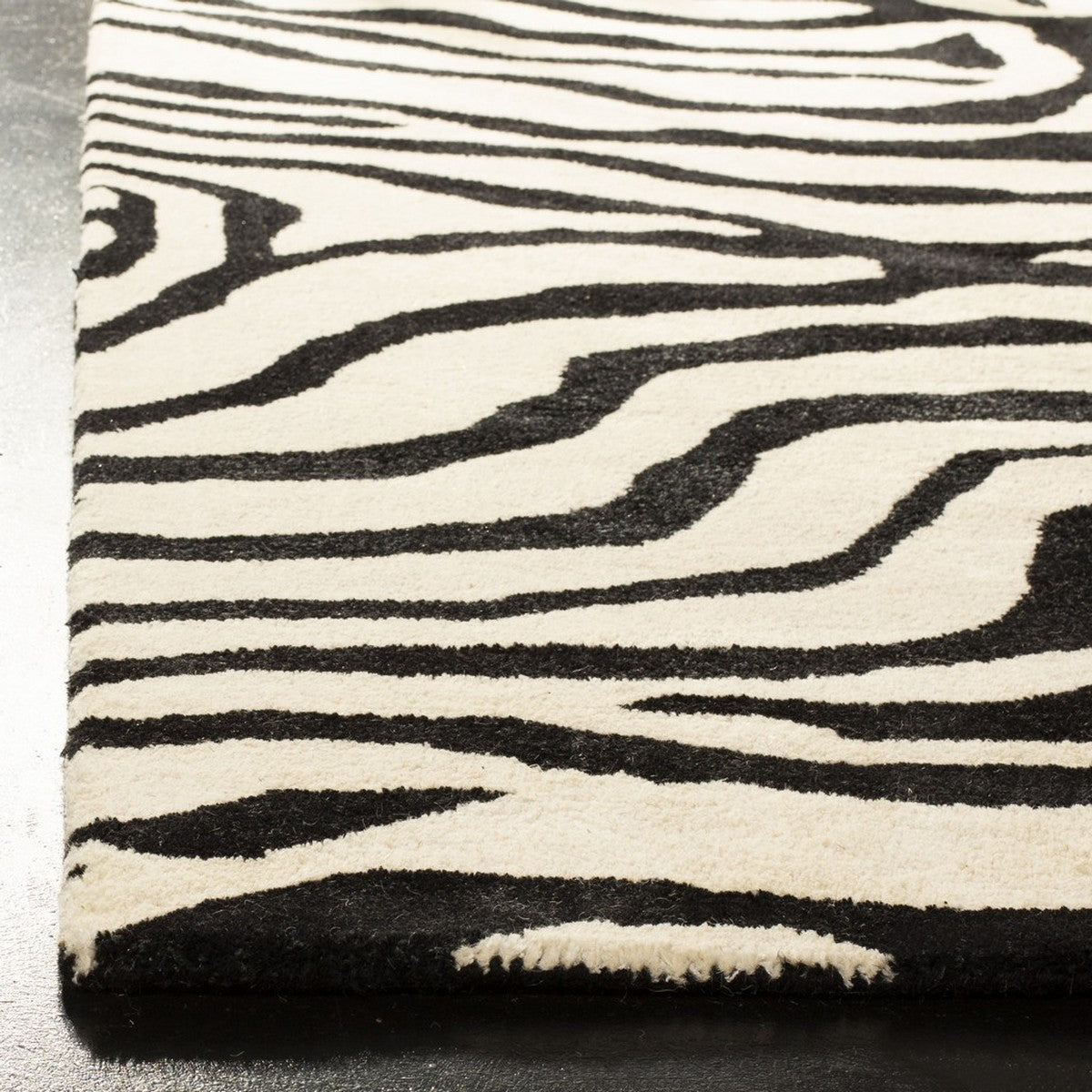 Safavieh Soho soh435a Black / White Rugs