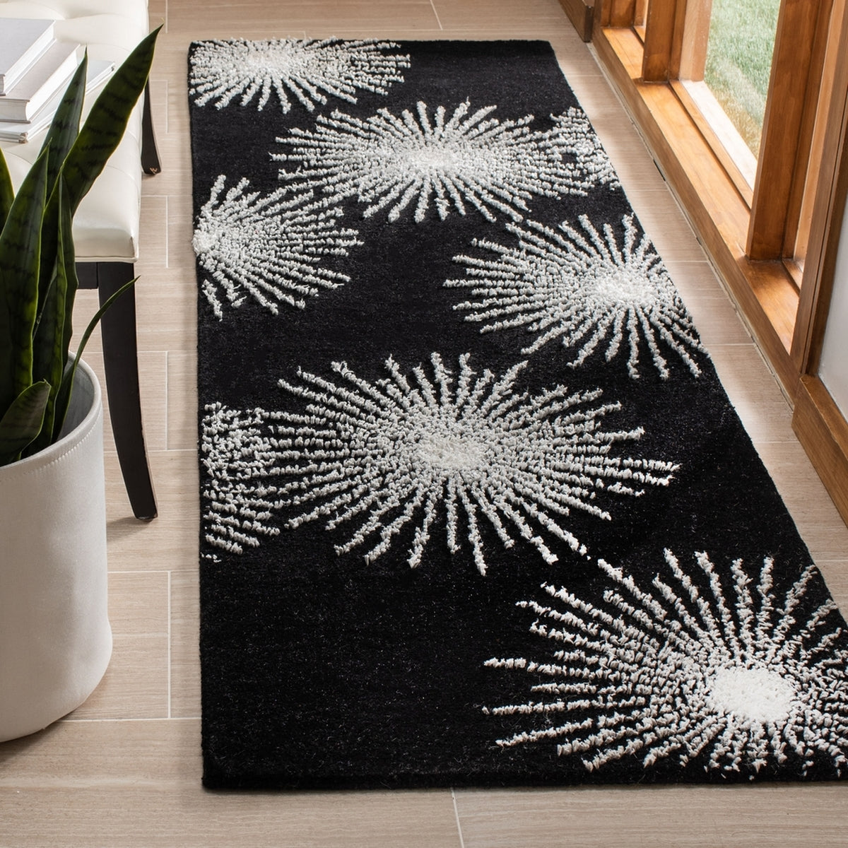 Safavieh Soho soh712d Black / White Rugs