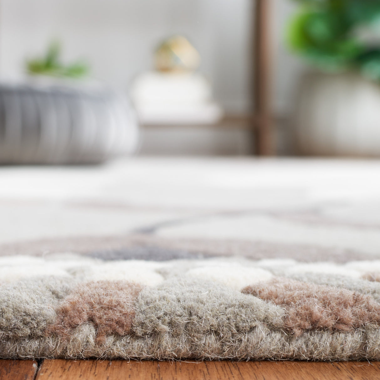 Safavieh Soho Soh826F Grey/Ivory Rug.