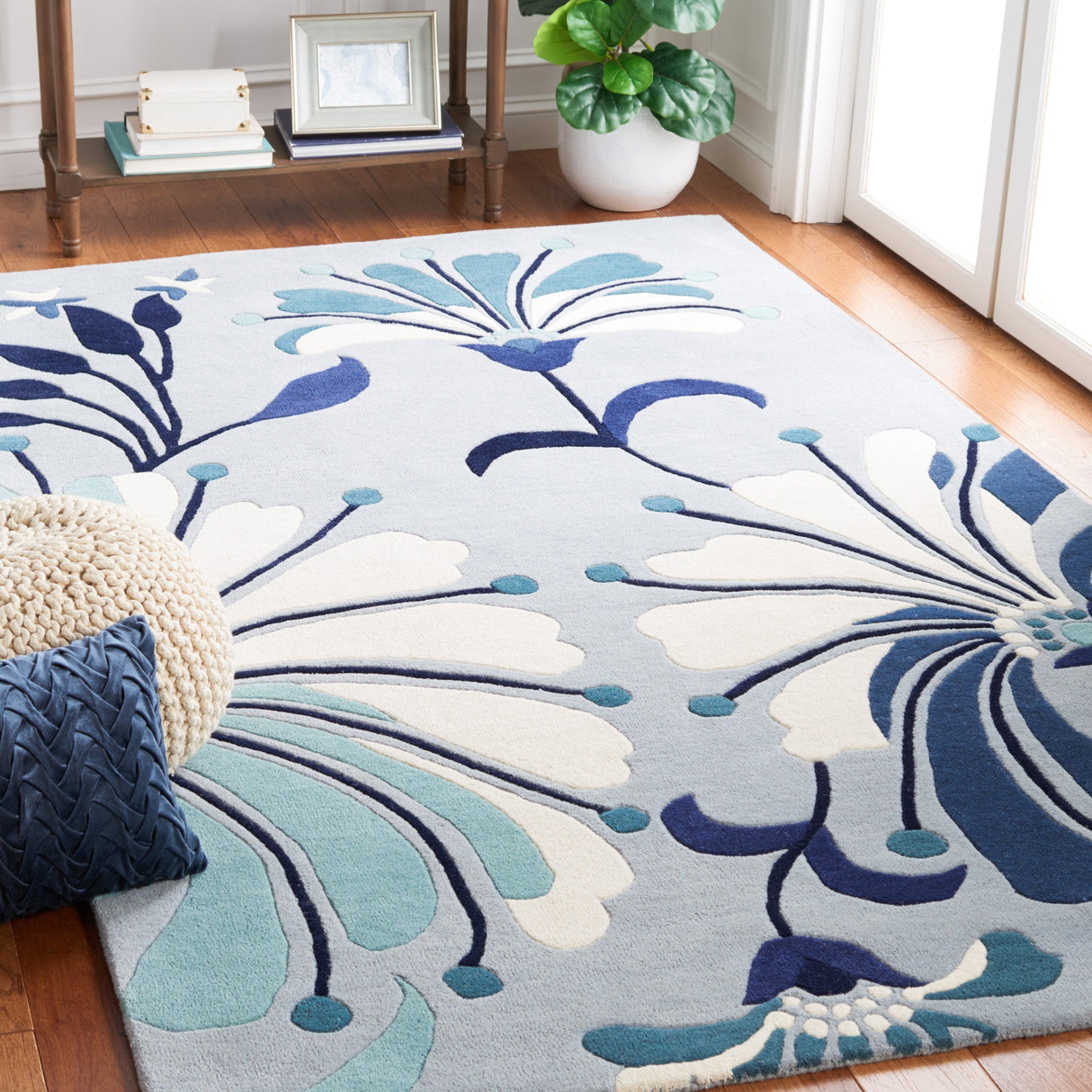 Safavieh Soho Soh826M Blue/Ivory Rug.