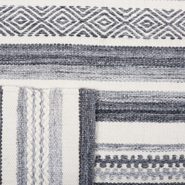 Safavieh Striped Kilim Stk426H Charcoal/Ivory Rug.