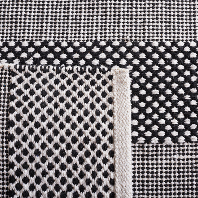 Safavieh Striped Kilim Stk802Z Ivory/Black Rug.