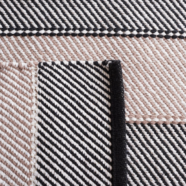 Safavieh Striped Kilim Stk803Z Ivory/Black Rug.