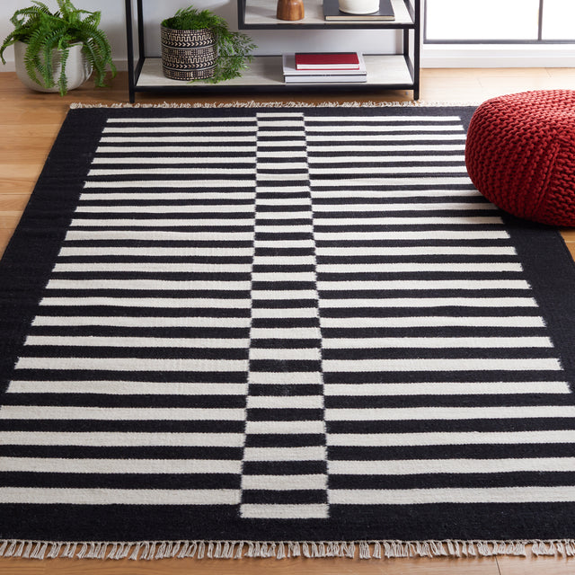 Safavieh Striped Kilim Stk805Z Black/Ivory Rug.