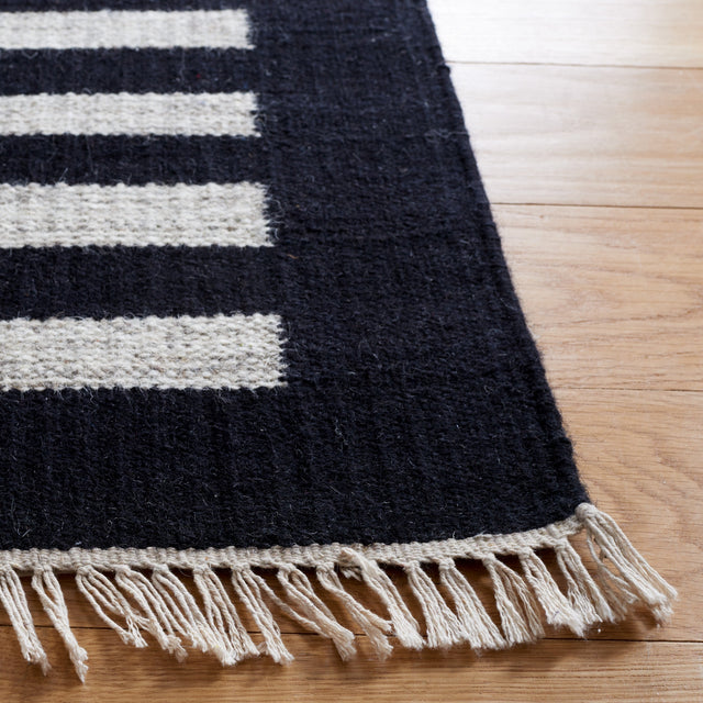Safavieh Striped Kilim Stk806B Beige/Black Rug.