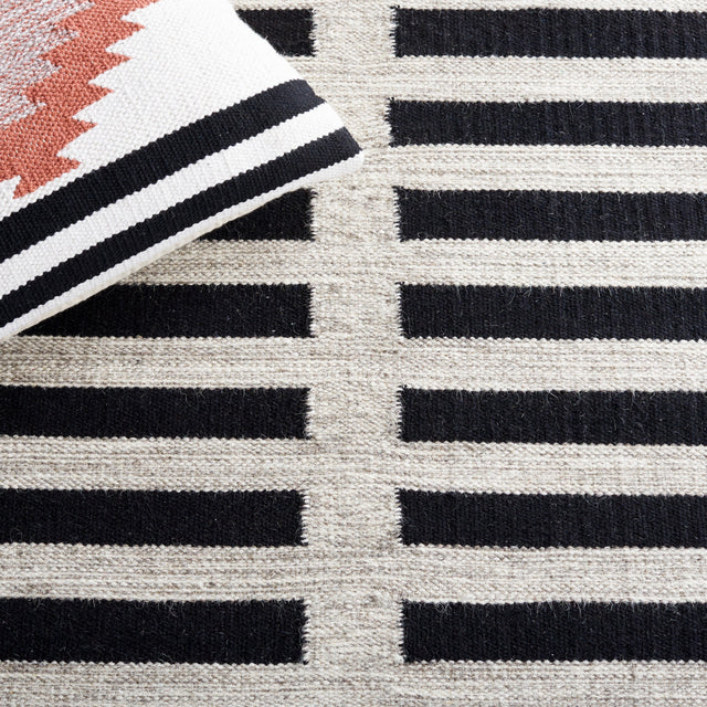 Safavieh Striped Kilim Stk806B Beige/Black Rug.