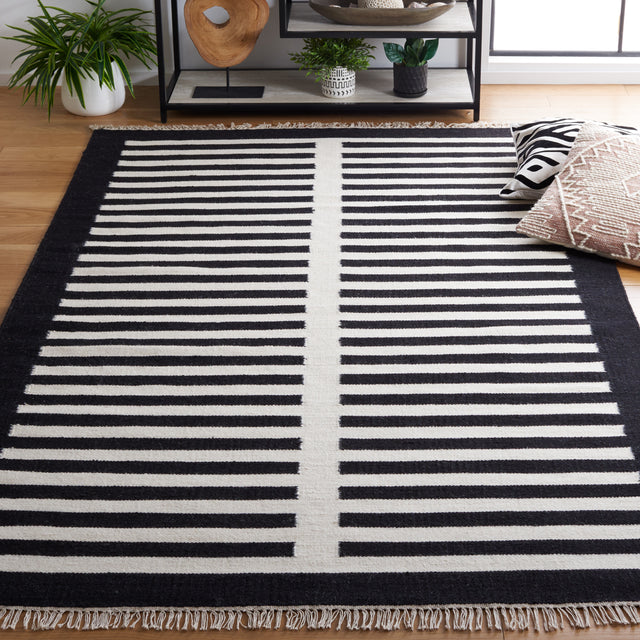 Safavieh Striped Kilim Stk806Z Ivory/Black Rug.