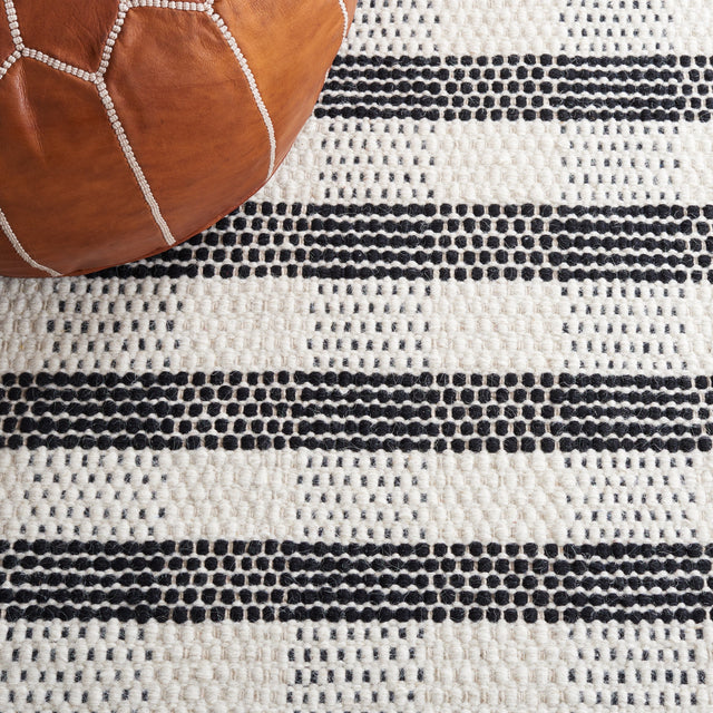 Safavieh Striped Kilim Stk807Z Black/Ivory Rug.