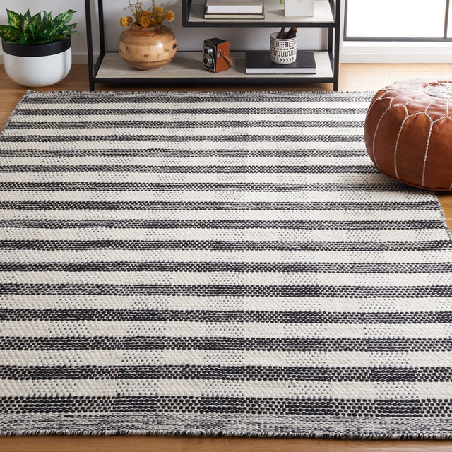 Safavieh Striped Kilim Stk807Z Black/Ivory Rug.