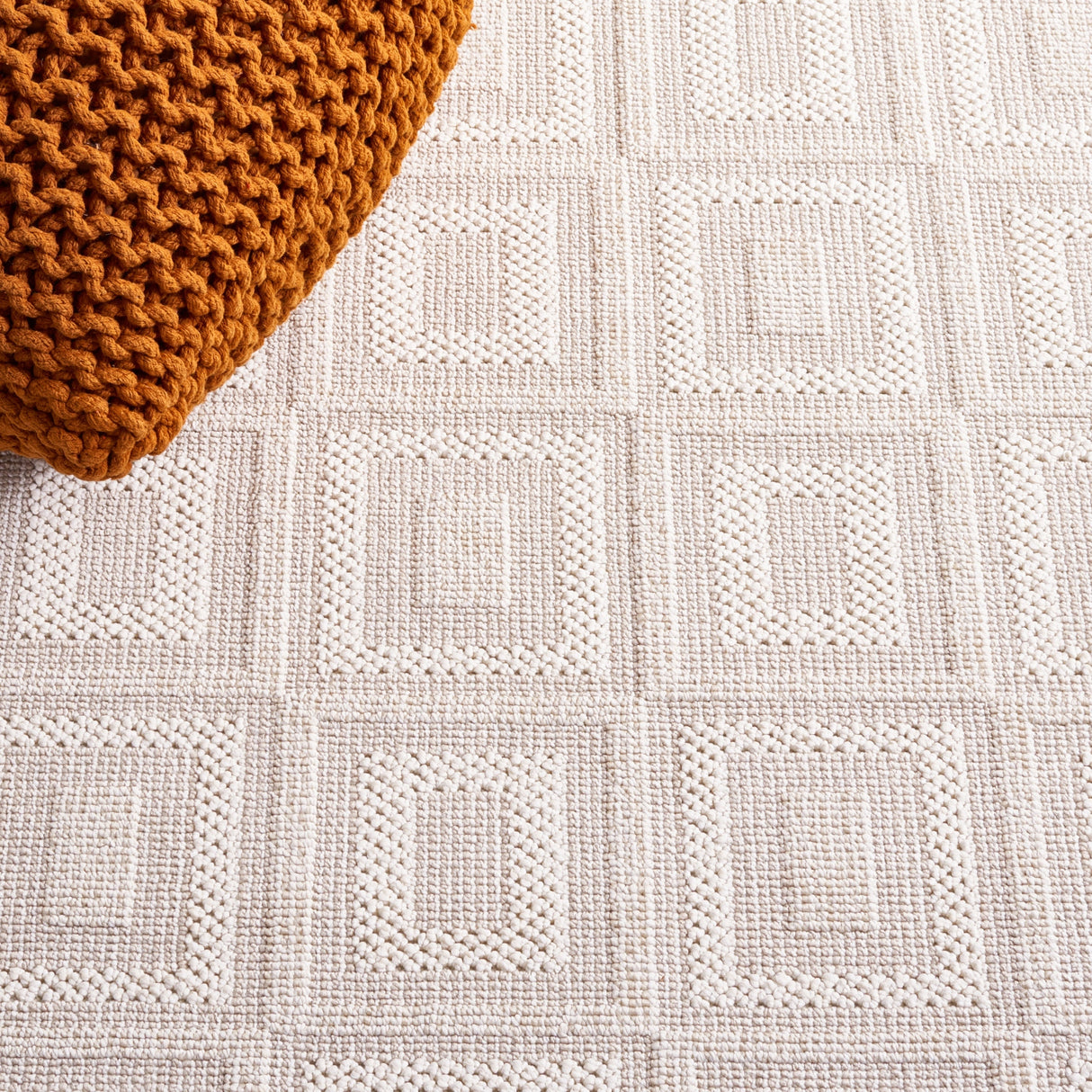 Safavieh Trends Trd106B Beige/Ivory Rug.