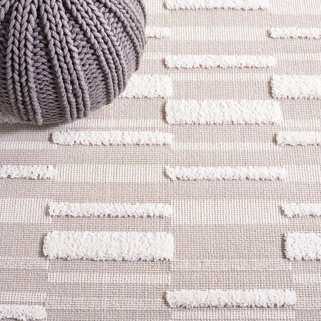 Safavieh Trends Trd120B Beige/Ivory Rug.