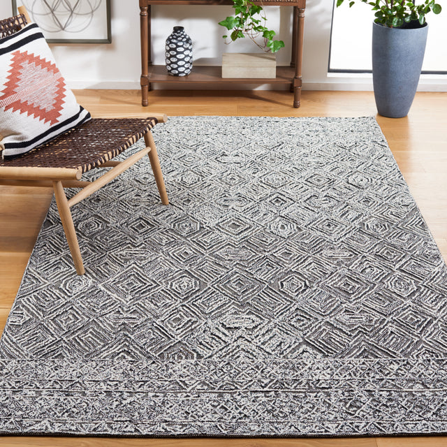 Safavieh Textual Txt201Z Black/Ivory Rug.