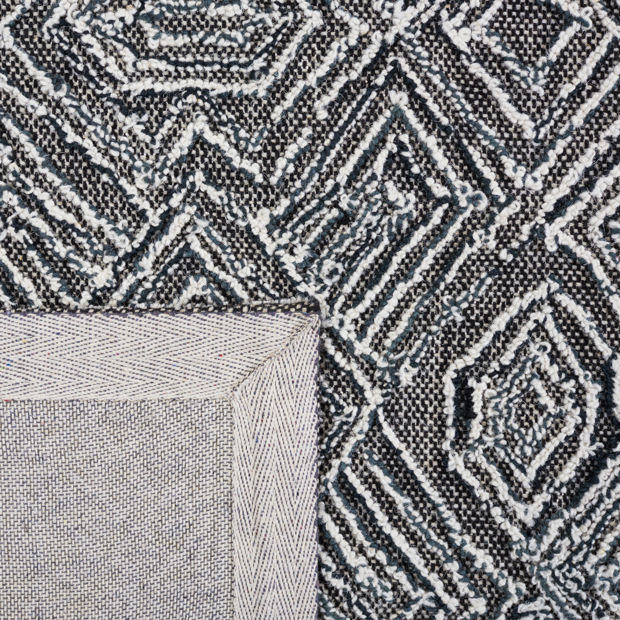 Safavieh Textual Txt201Z Black/Ivory Rug.