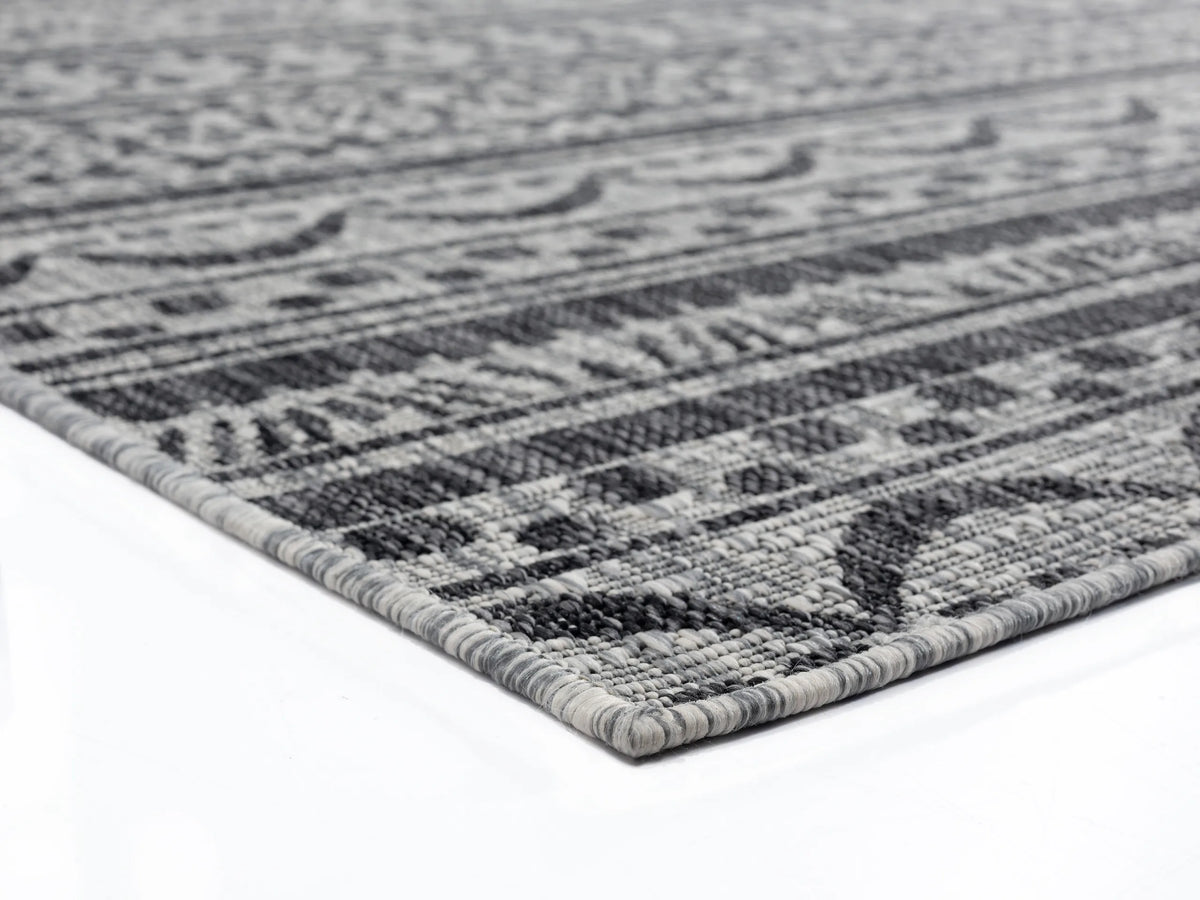 United Weavers Augusta Diani Black Rug - angle view