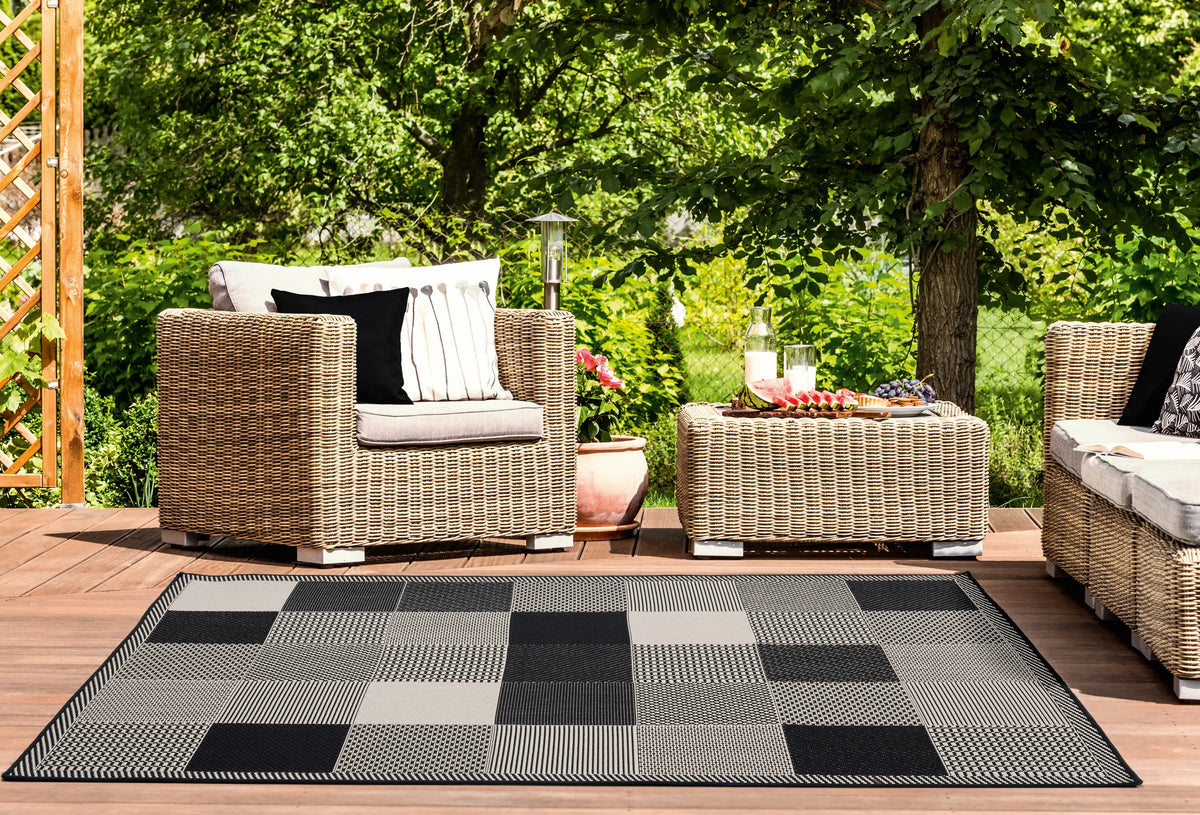 United Weavers Augusta Grand Anse Black Rug - room scene