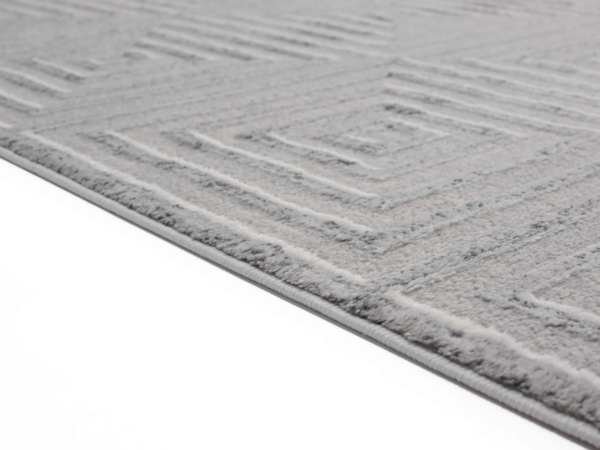 United Weavers Cascades Tehama Silver Rug - pile height detail