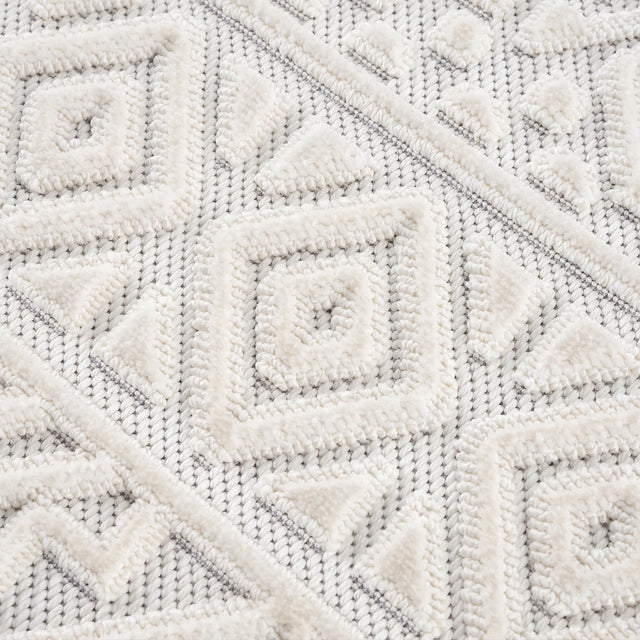 United Weavers Chelsea Kane White Rug - close-up detail