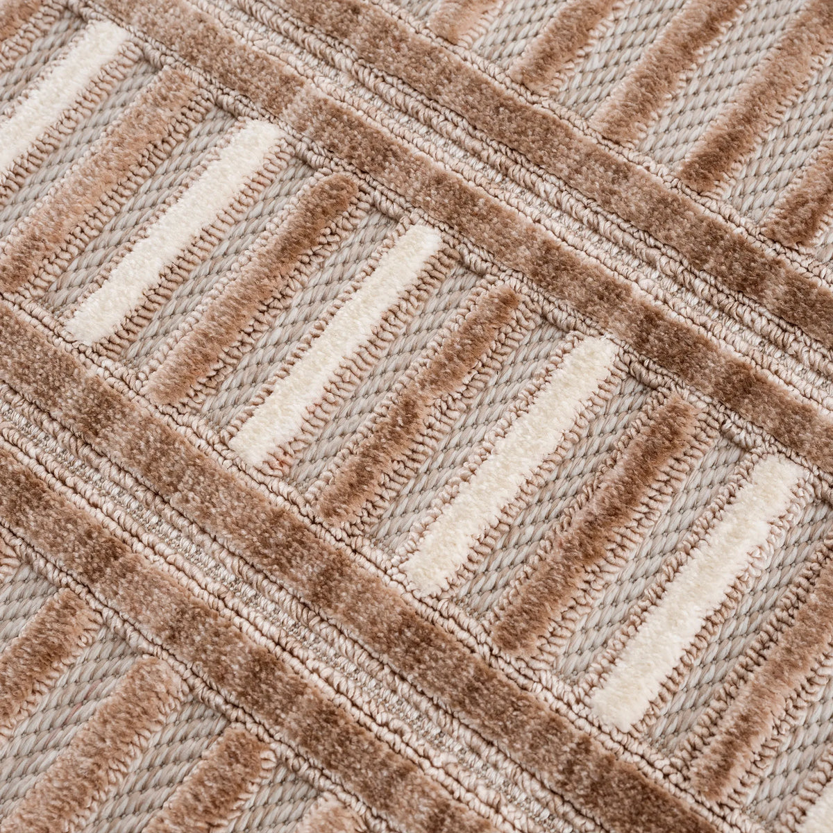 United Weavers Chelsea Yeager Brown Rug - close-up detail