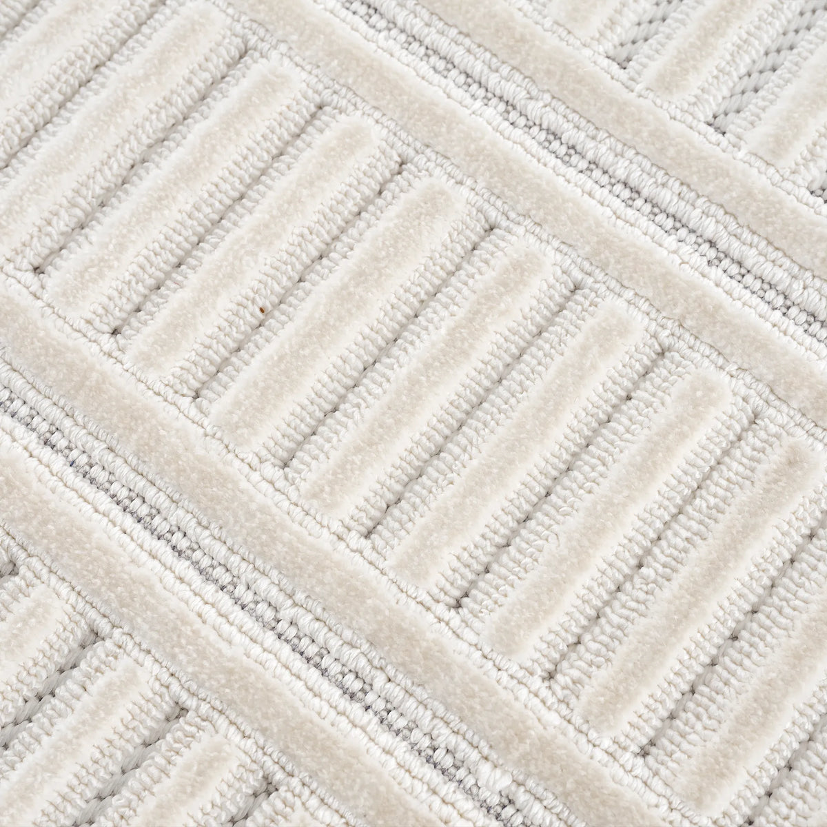 United Weavers Chelsea Yeager White Rug - close-up detail