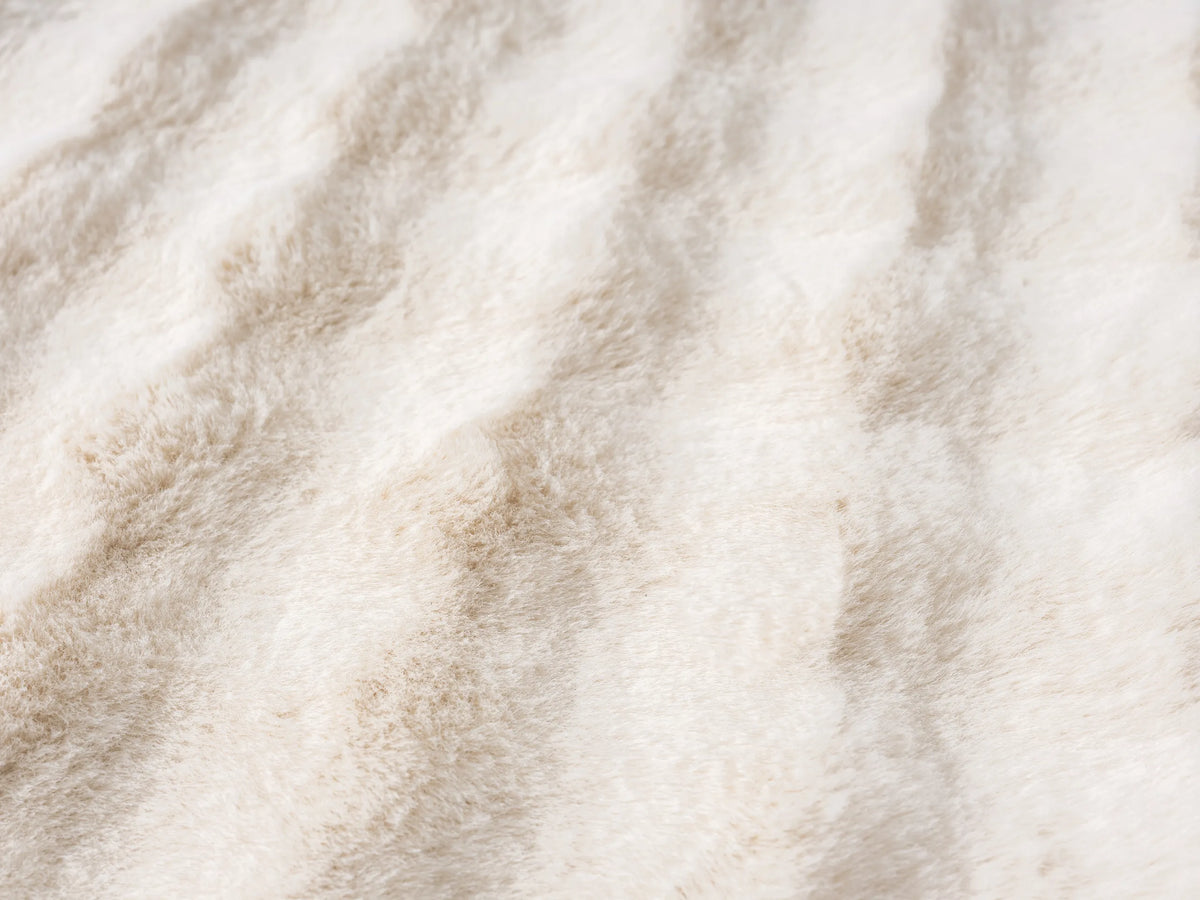 United Weavers Lavish Bubble Lush Beige Rug - close-up detail