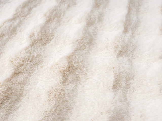 United Weavers Lavish Bubble Lush Beige Rug - close-up detail