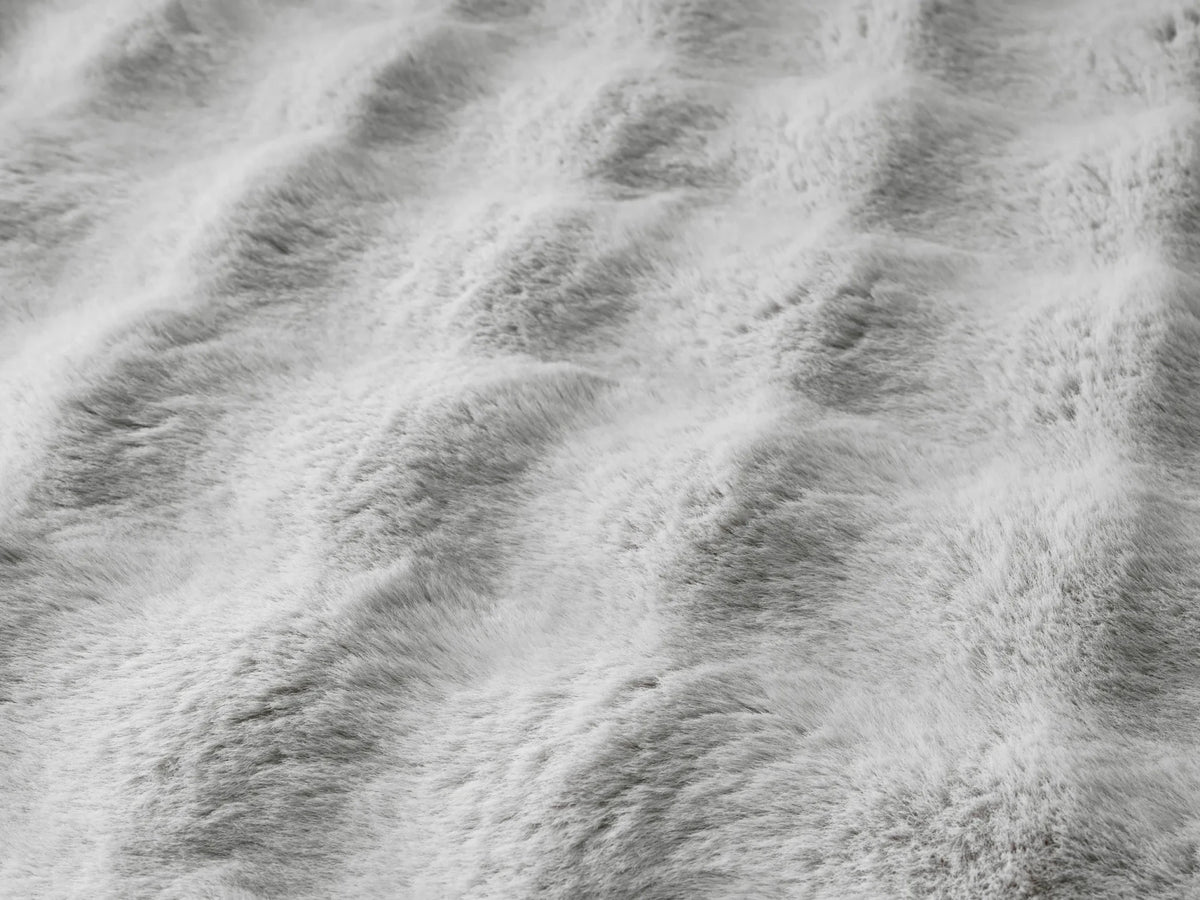 United Weavers Lavish Bubble Lush Silver Rug - close-up detail
