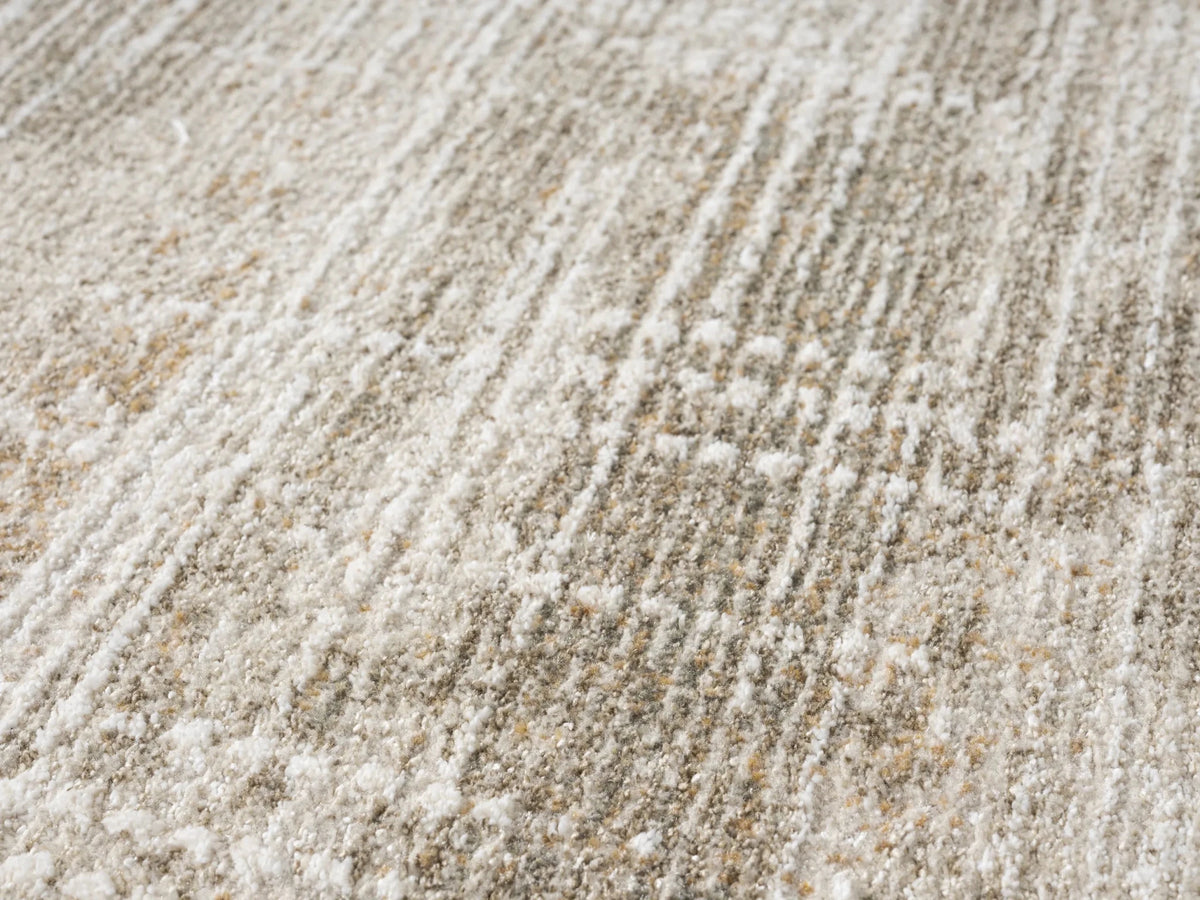United Weavers Lexington Lady Brown Rug - close-up detail