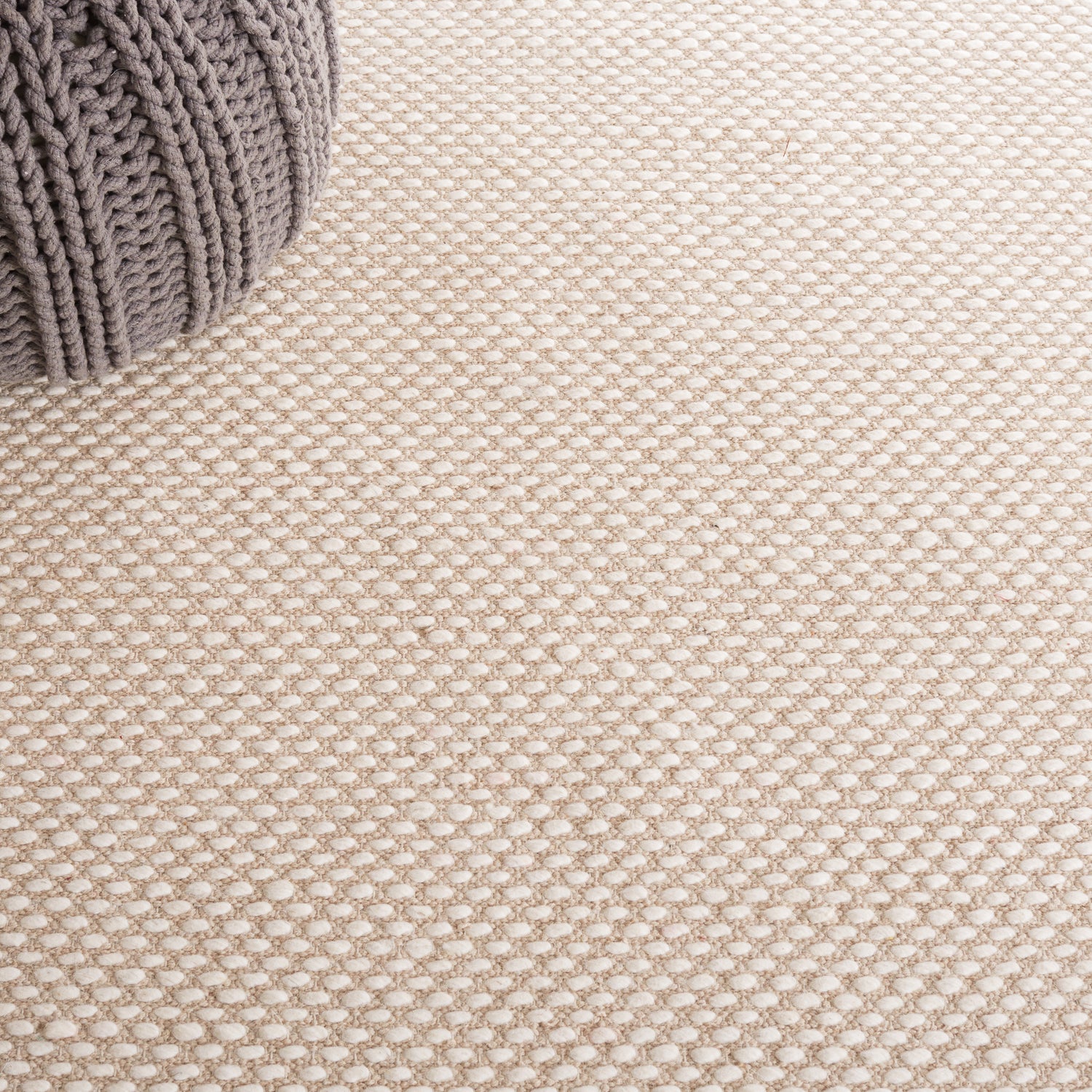 Safavieh Vermont Vrm650A Ivory Rug.