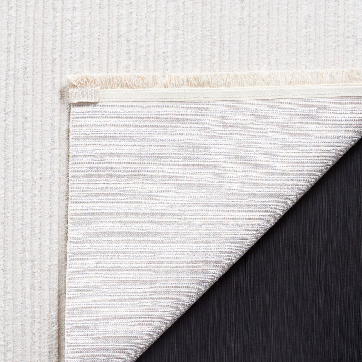 Safavieh Whisper Whs565A Ivory/Ivory Rug.