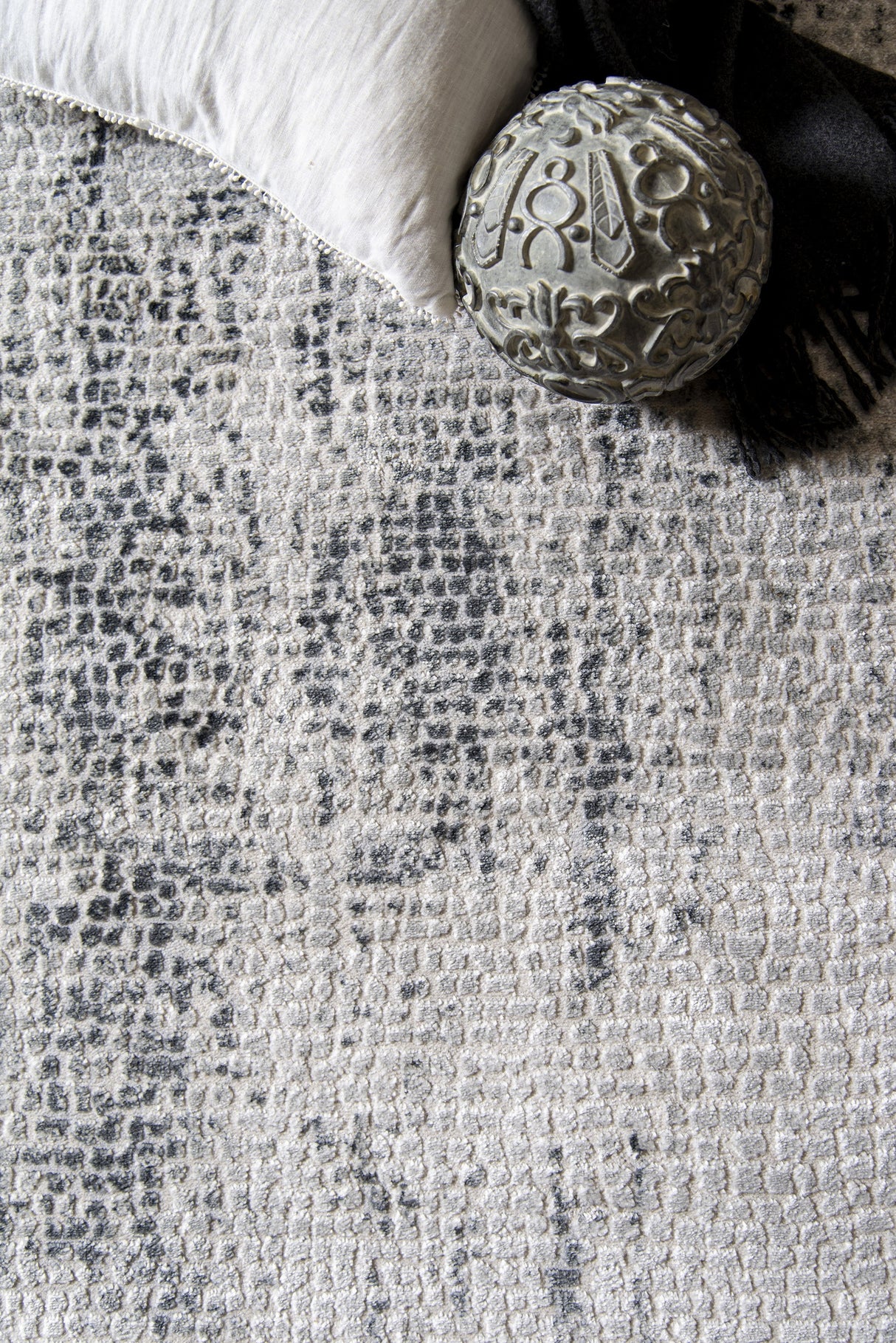 United Weavers Veronica Benidict Grey (2610-20372) Rugs.