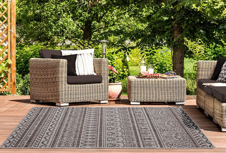 United Weavers Augusta Diani Brown (3900-10150) Rugs.