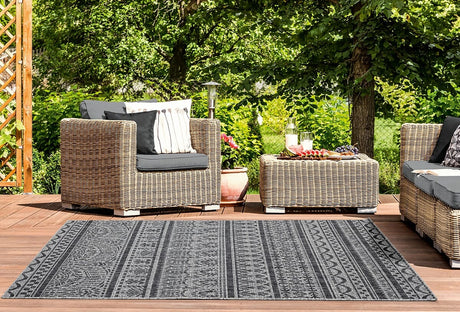 United Weavers Augusta Diani Black (3900-10170) Rugs.