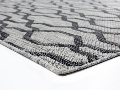 United Weavers Augusta Belle Mare Black (3900-10470) Rugs.