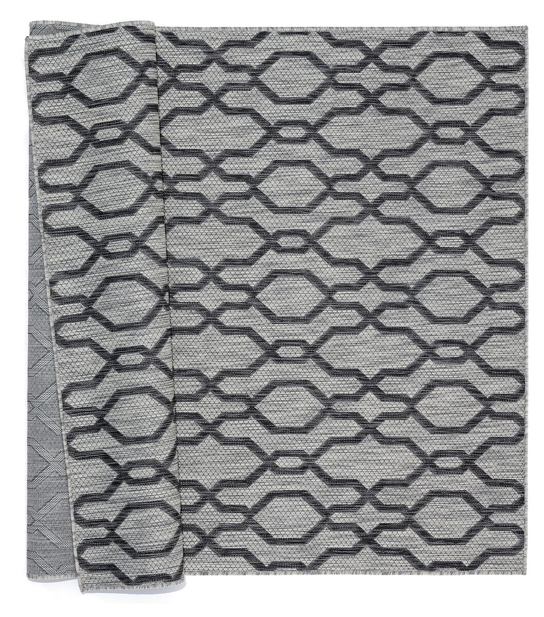 United Weavers Augusta Belle Mare Black (3900-10470) Rugs.