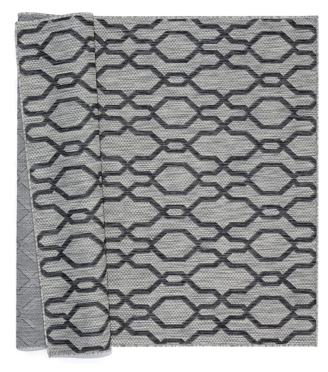 United Weavers Augusta Belle Mare Black (3900-10470) Rugs.