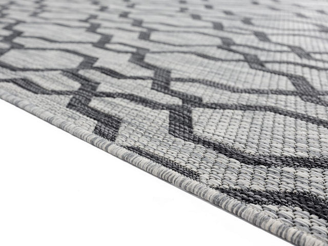 United Weavers Augusta Belle Mare Black (3900-10470) Rugs.