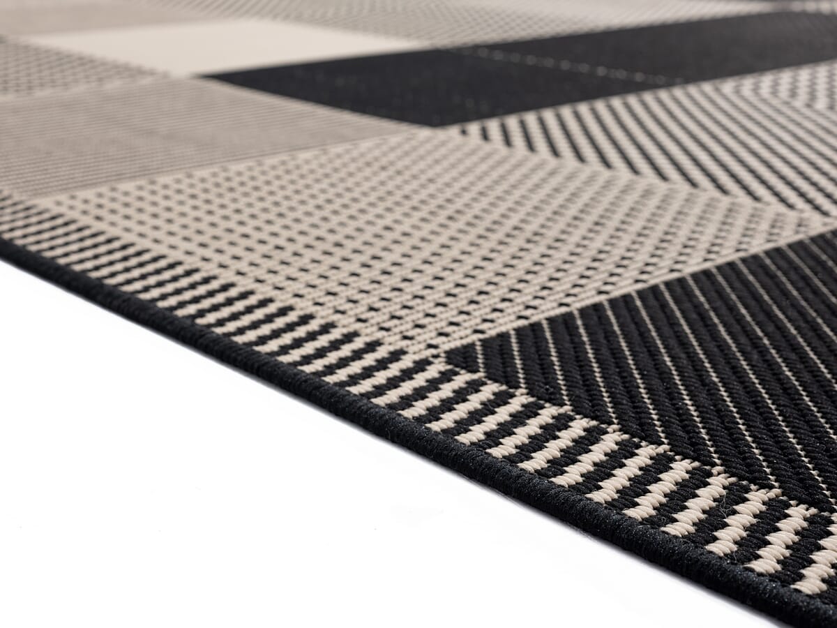 United Weavers Augusta Grand Anse Black (3900-10770) Rugs.