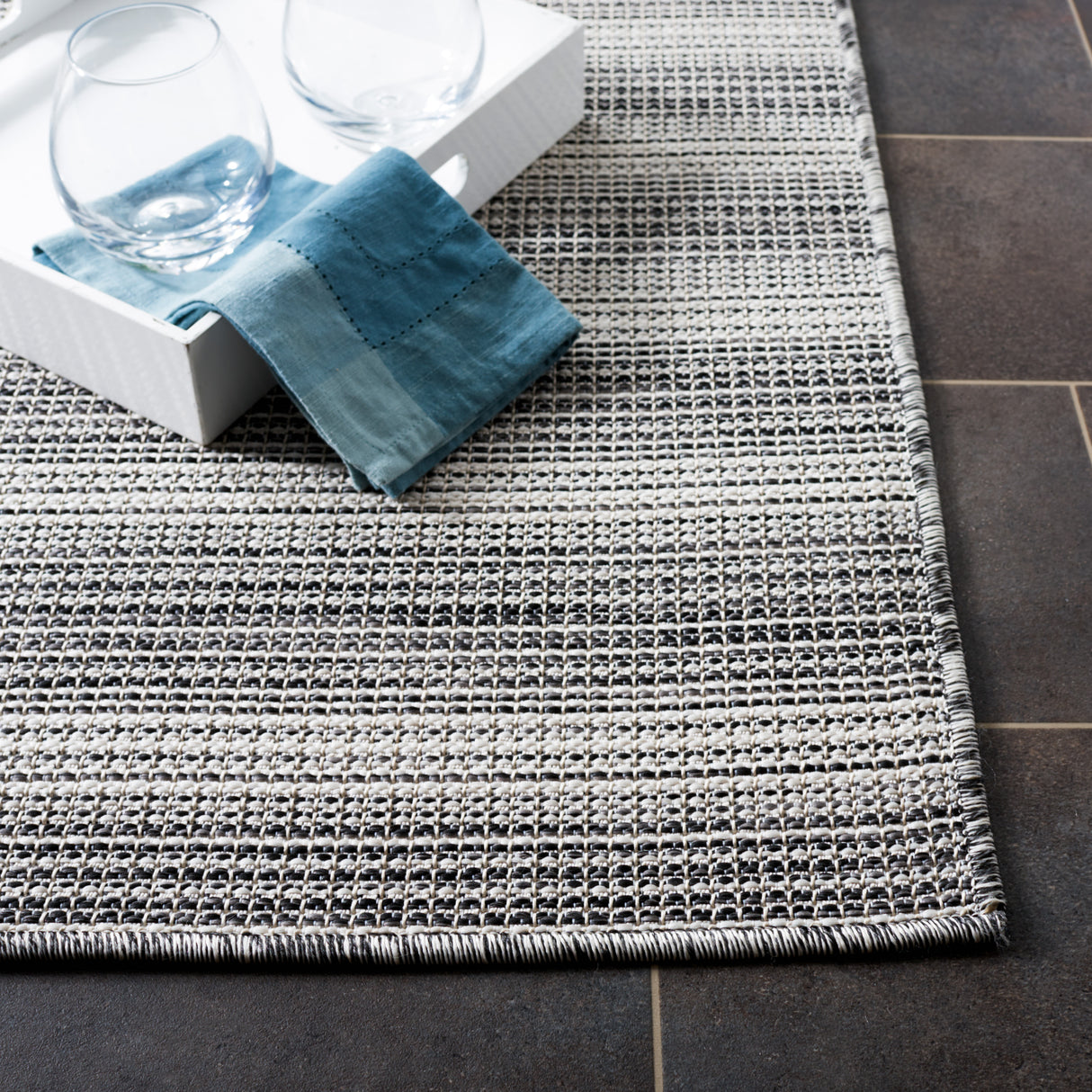 Safavieh Hampton Htn231Z Black/Ivory Rug.